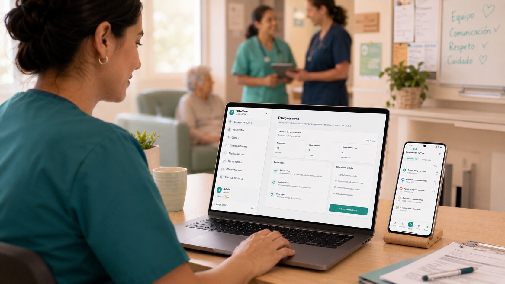 Equipo clinico usando FichaEleam para entrega de turno